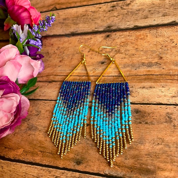 Triangle long beaded earring - Picture 2 of 5